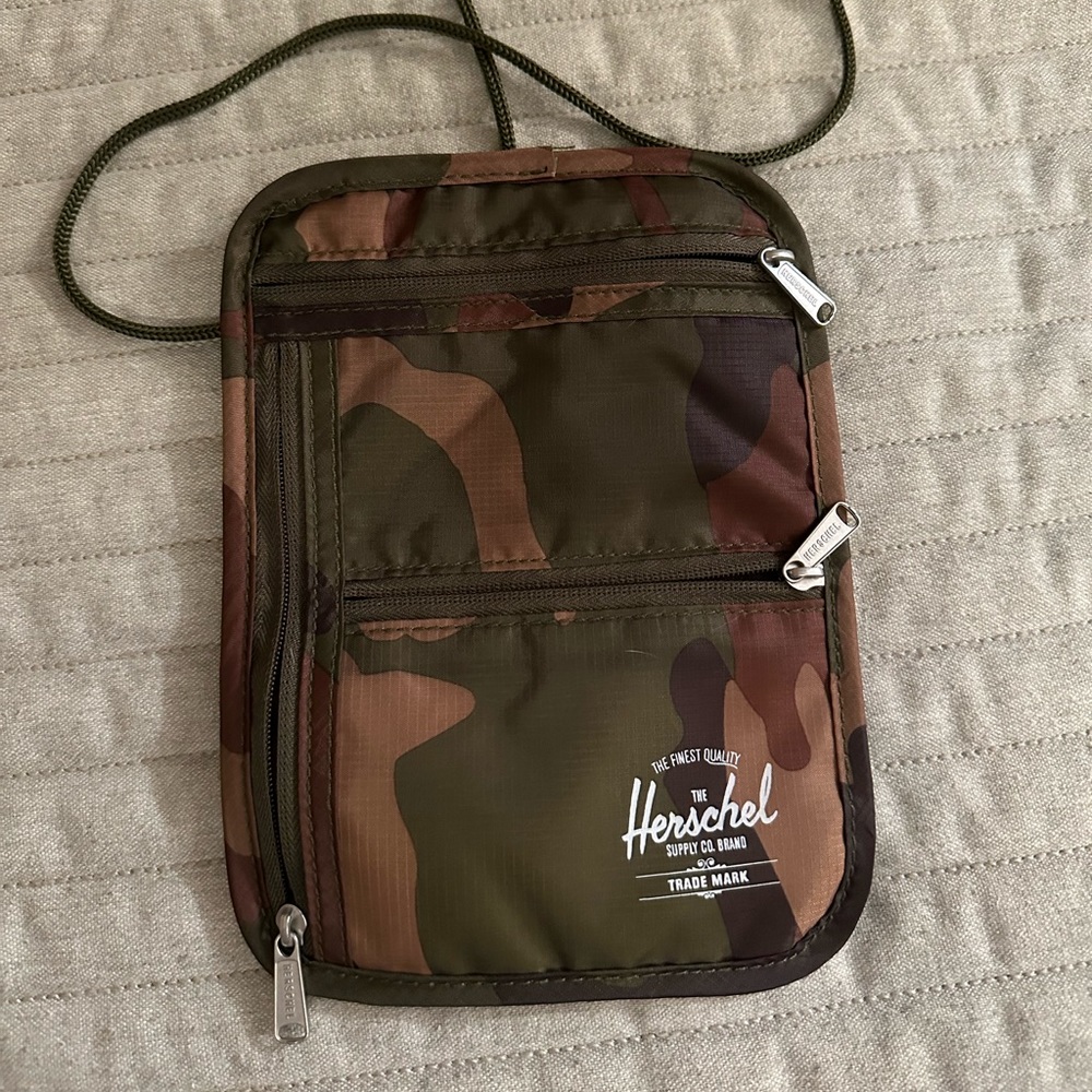 Camo Herschel money pouch